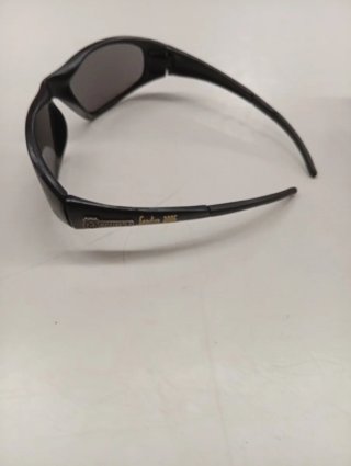 Gafas de sol negras y grises