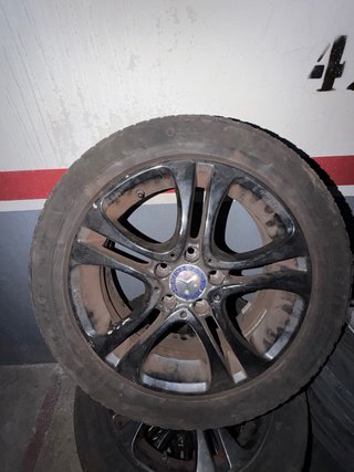 LLANTAS MERCEDES-BENZ 17” NEGRAS + NEUMÁTICOS