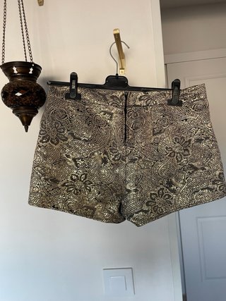 Falda pantalón dorada y negra
