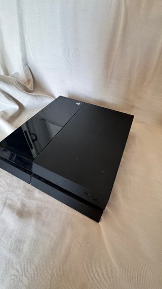 PlayStation 4 500GB + 2 Controller