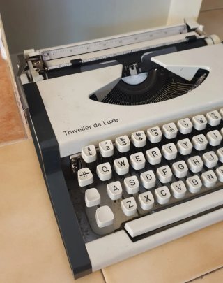 Máquina de escribir Olympia Traveller Luxe