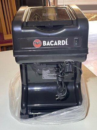 Picadora de Hielo Bacardi Negra