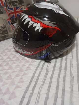 Casco de moto negro