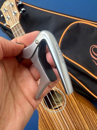 Ukelele OQAN Madera vetada + Estuche