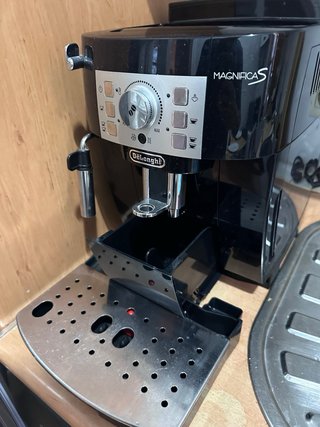 Cafetera DeLonghi Magnifica S Negra