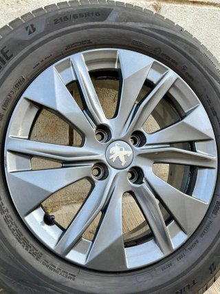 Rueda Peugeot 2008 215/65R16 Bridgestone