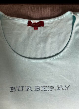 Camiseta Burberry Talla 40 con pedrería