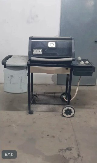 Barbacoa de gas Weber negra y plateada