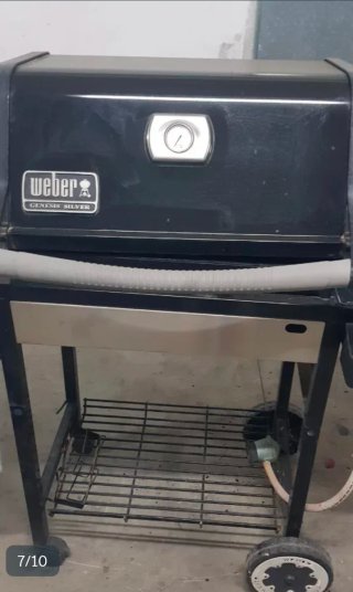 Barbacoa de gas Weber negra y plateada