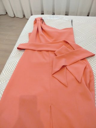 Vestido coral midi, 1 tirante