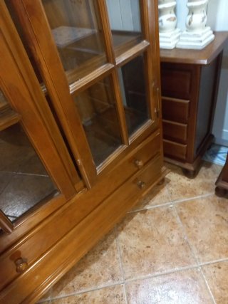Vitrina Provenzal Pino Avellana