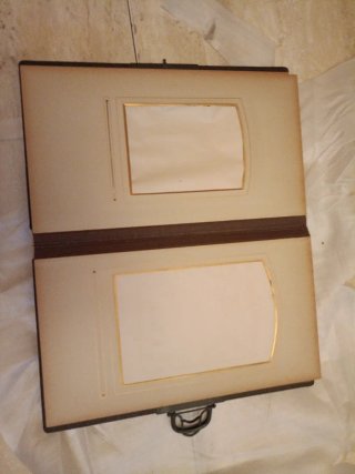 Álbum antiguo de piel