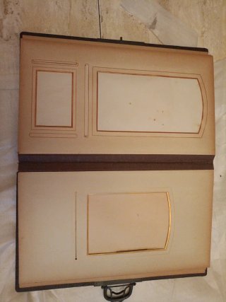Álbum antiguo de piel