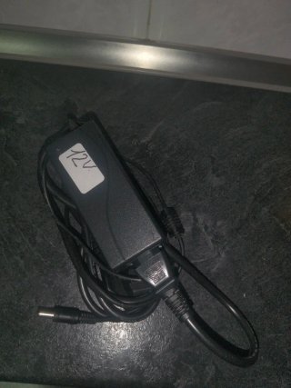 Adaptador Enchufe 12V CC para todo.