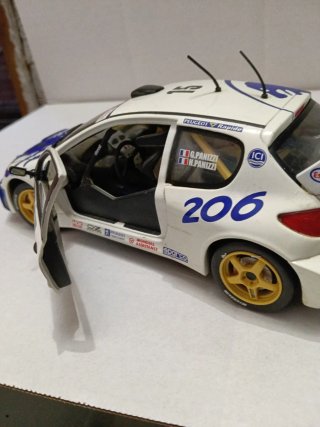 Peugeot 206 WRC 1/18