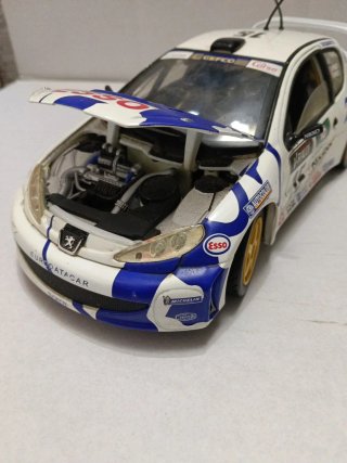 Peugeot 206 WRC 1/18