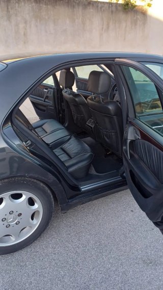 Mercedes-Benz E320 W210