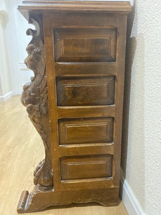 Aparador de madera tallada/vintage