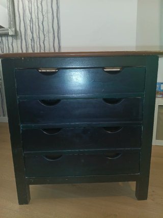 Cajonera de madera verde con 4 cajones
