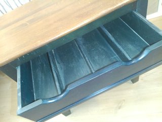 Cajonera de madera verde con 4 cajones