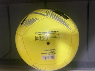 3)Palloni da calcio