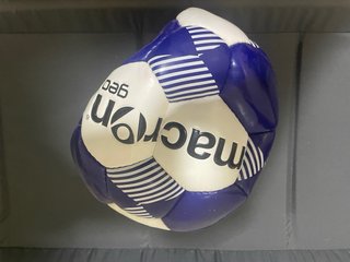 3)Palloni da calcio