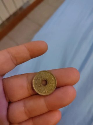 Monedas 1 de 100 pts y 2 de 25 pts