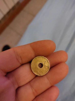 Monedas 1 de 100 pts y 2 de 25 pts