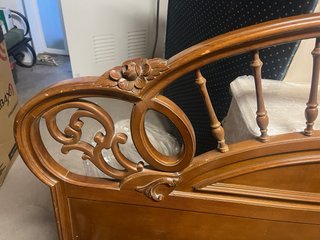 Cabecero antiguo de madera