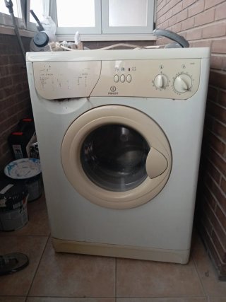 Se vende Lavadora Indesit funciona no desagua