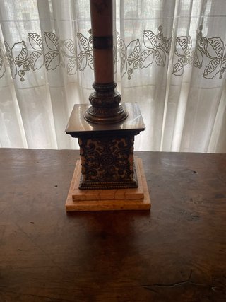 Lámpara de mesa clásica tela y metal