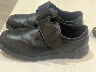 Zapatos Colegiales Negros Velcro