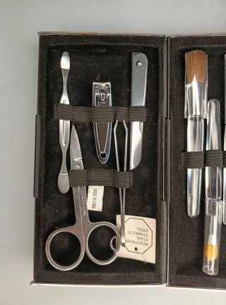 Estuche Metálico Manicura y Maquillaje Nuevo
