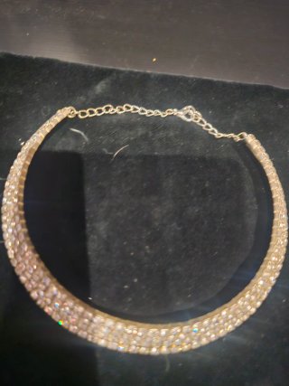 Collar de fantasía con pedrería