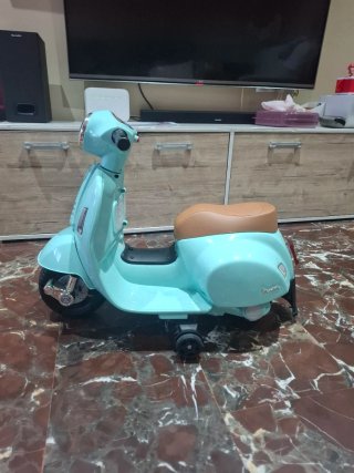 Vespa eléctrica infantil verde