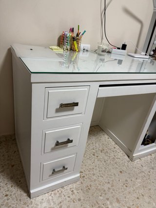 Escritorio de madera blanco