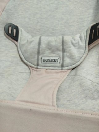 Hamaca BabyBjörn rosa y gris