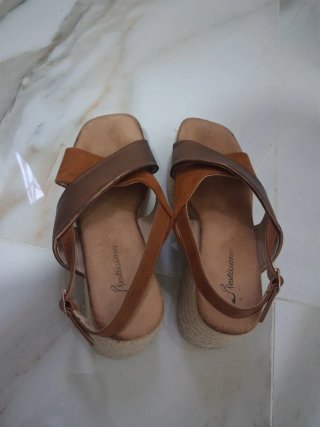 Sandalias Kestissimo Marrón y Dorado