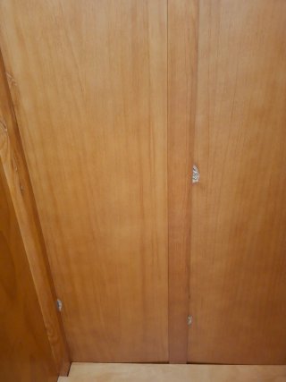 Armario de madera 2 puertas con llaves