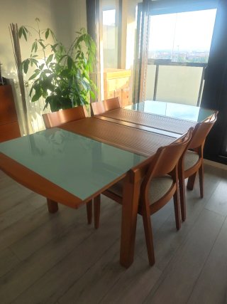 Mesa comedor madera y cristal + 4 sillas