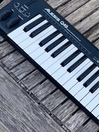 Controlador MIDI Alesis Q49 Negro