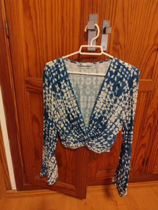 Blusa Zara manga larga azul y blanco