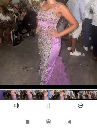 Vestido largo morado y dorado con volantes