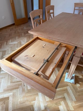 Mesa de comedor con 6 sillas de madera