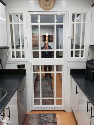 Puerta aluminio con palillería
