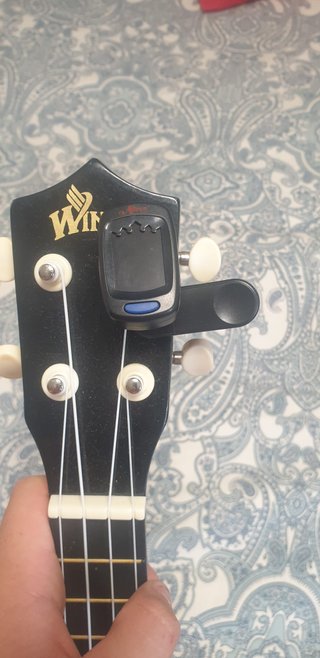 Ukelele con funda y afinador