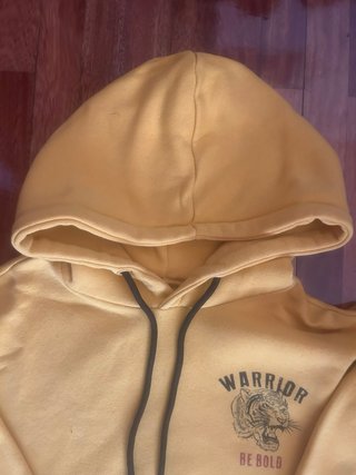 Sudadera Amarilla con Estampado Guerrero Bershka