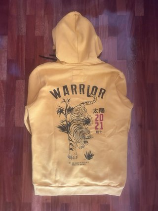 Sudadera Amarilla con Estampado Guerrero Bershka