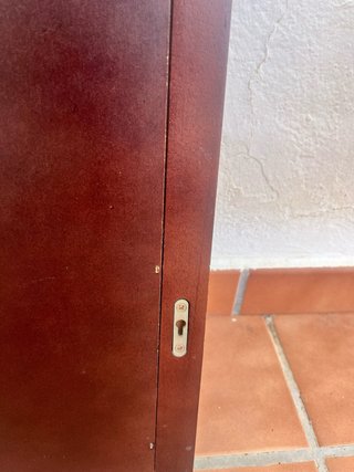 Cuadro decorativo con marco de madera oscuro