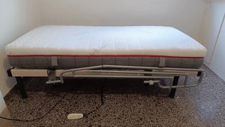 Cama articulada con barrera y colchón